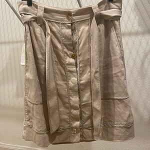 Beautiful skirt with pockets and belt